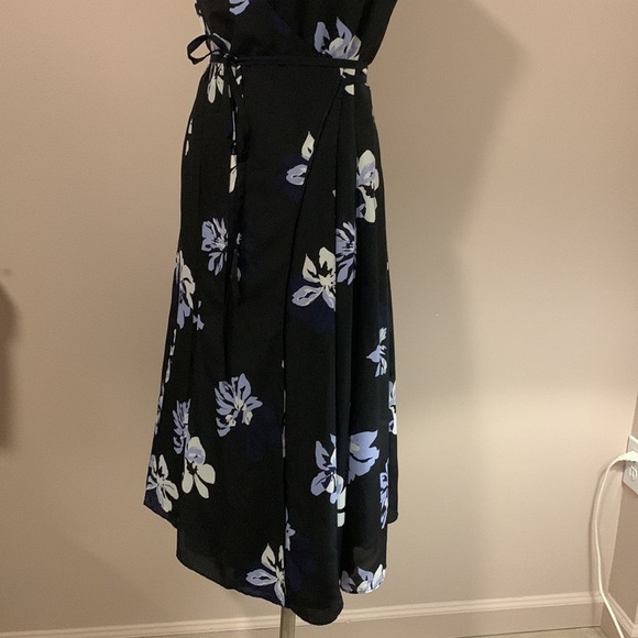 BANANA Republic Navy Color Floral Design Maxi Dress Size S- Like New. - Picture 8 of 15